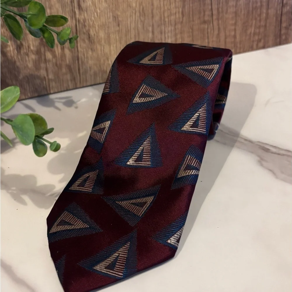 Elegant Burgundy and Navy Triangle Pattern Men's Tie